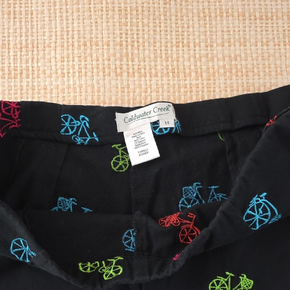 Coldwater Creek Black Capri Pants Multicolor Bicycle Print Stretch Size 14 - Picture 4 of 9
